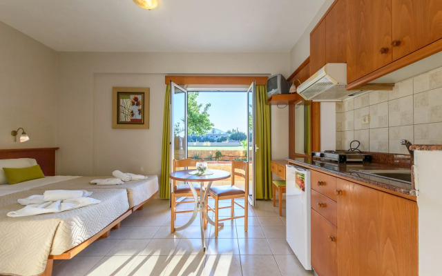 Danelis Studios and Apartments