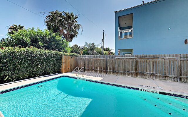 New Listing! Island W/ Pool, Walk To Beach 3 Bedroom Condo