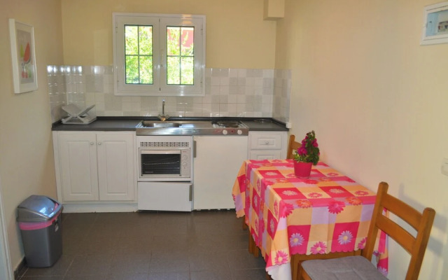 Holiday Studio Apartments Yannis on Agios Gordios Beach in Corfu