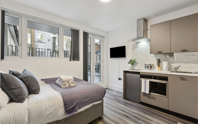 STH Sutherland Avenue Apartment
