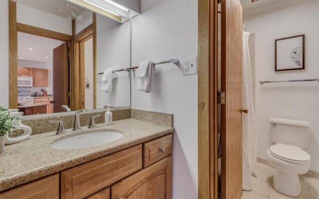 Laurelwood Condominiums Studio Premier Unit 304