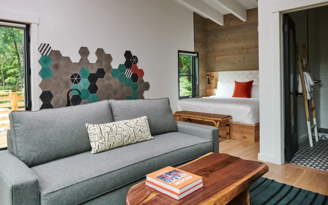 Woodstock Way Hotel