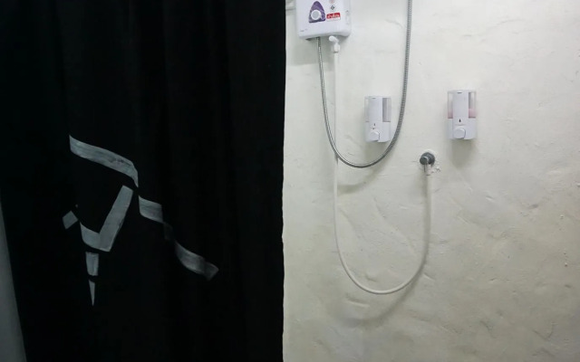 Koonchalearn Backpackers - Adults Only