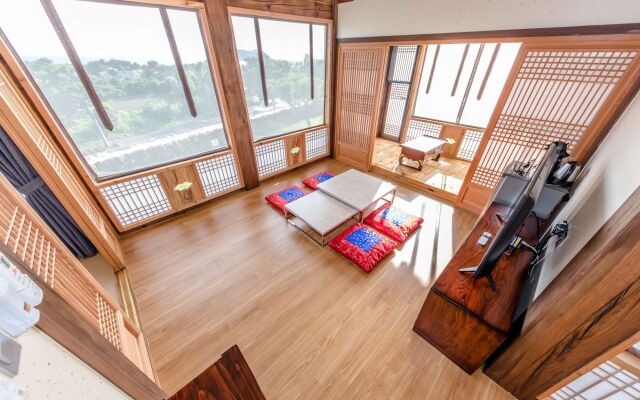 Jeju Hanok Hotel Hallagung