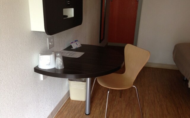 Motel 6 Rockford