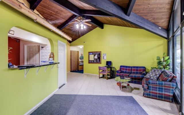 Bloomer Inn & Suites