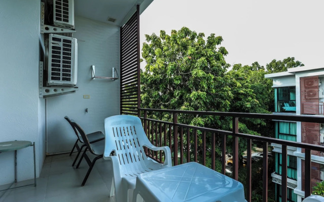 Chic Condo Just 100m from the Shore c130
