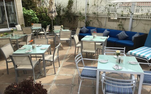 Bantry Bay Suite Hotel