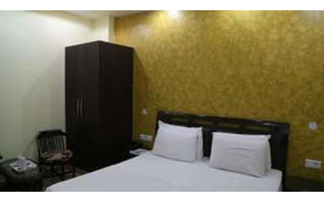OYO 1908 Hotel Universe Inn