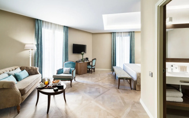Lamaro Hotel