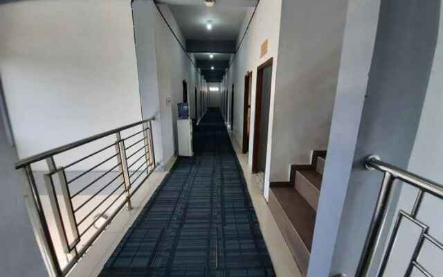 OYO 3373 Favour Hotel