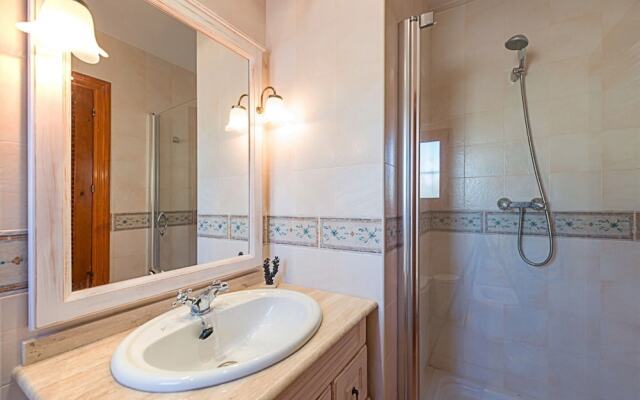 Villa - 4 Bedrooms with Pool, WiFi and Sea views - 104965