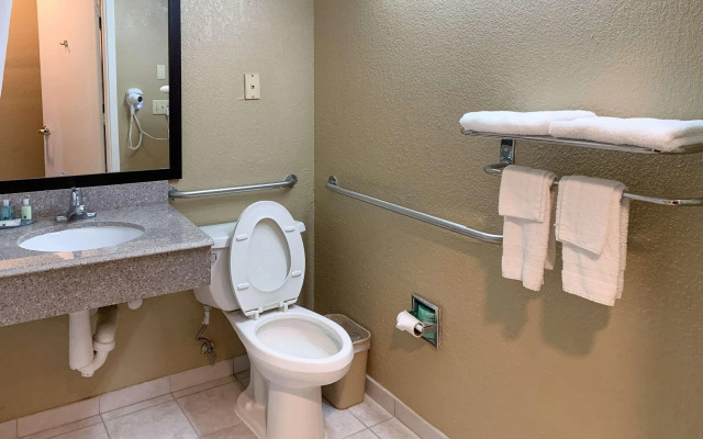 Quality Suites Houston NW Cy-Fair