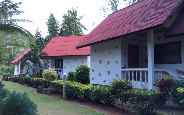 Haad Khuad Resort