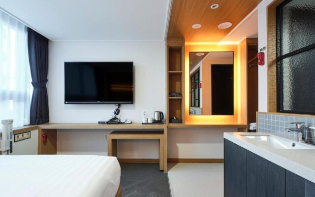 S Stay Hotel