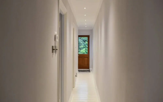 Fantastic 2 Bedroom Shepherds Bush Garden Flat