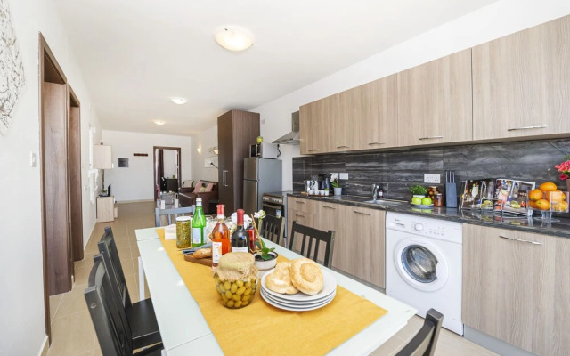 Summer Breeze with Panoramic terrace by Getaways Malta