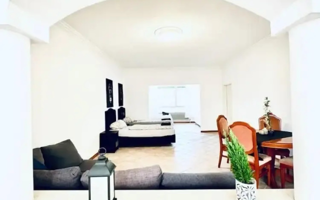 Cozy 7BR Villa Near Blumengarten