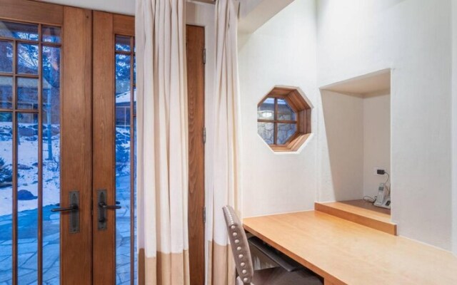 Slopeside Villa by Exceptional Stays