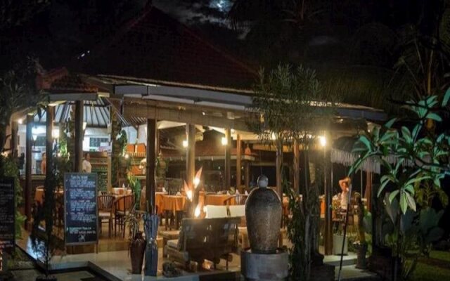 Anom Beach Inn Bungalows