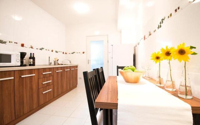 6 Apartments