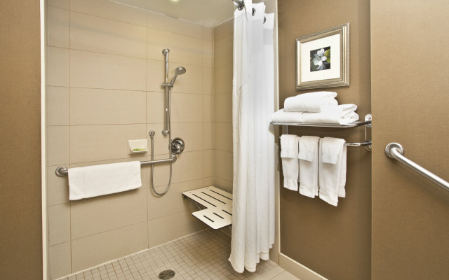 Holiday Inn Express & Suites Kingston Central by IHG