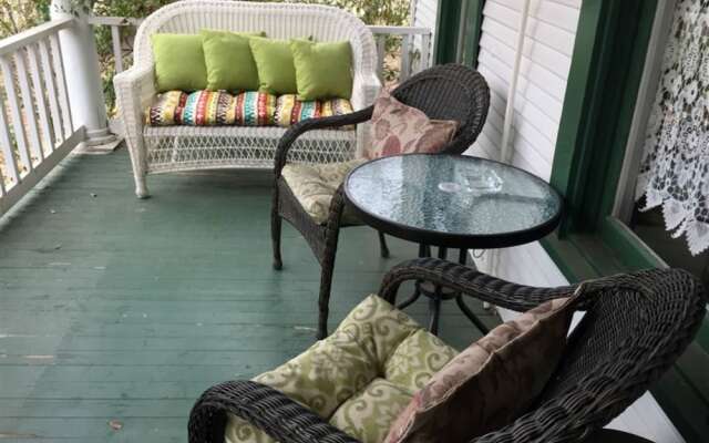 White Oak Manor Bed & Breakfast