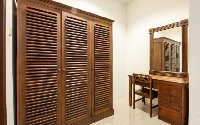 PB - Villa 5 - 4BR · 4-BR Private Pool Villa Walk to Seminyak Beach – Guest Rooms – Denpasar