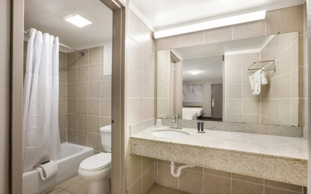 OYO Hotel Edison NJ Route 1