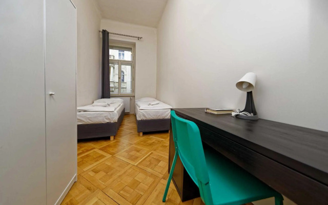 Apartment Manesova 4