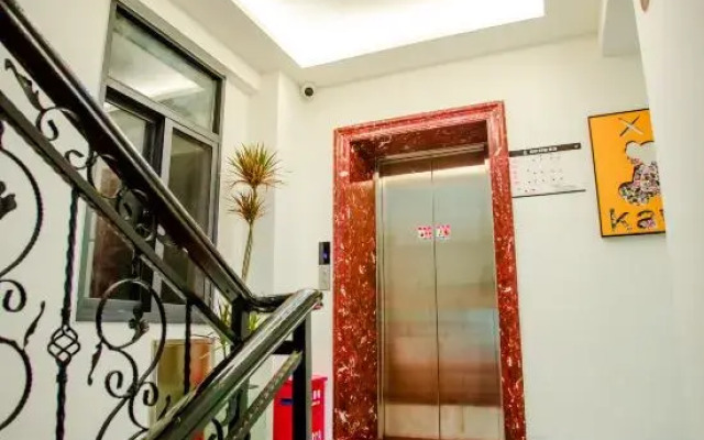 Boyue Light Luxury Hotel