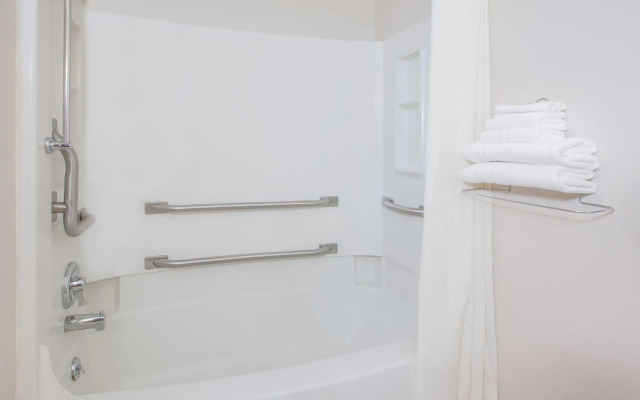 Super 8 by Wyndham Houghton Lake