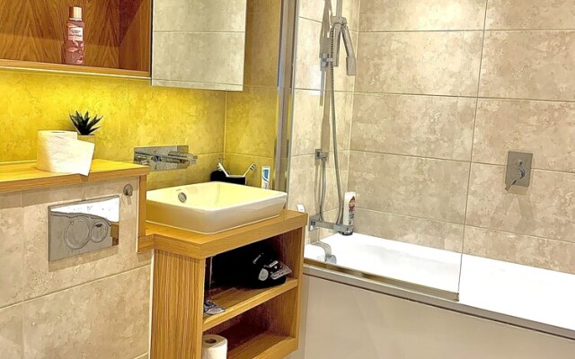 Stunning 1-bed Apartment in London Royal Excel