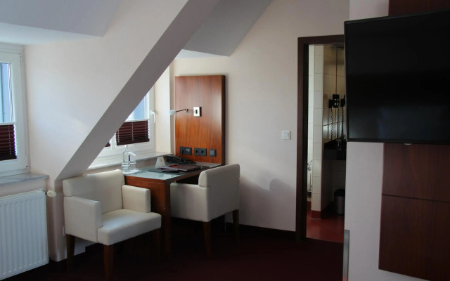 Hotel Adena