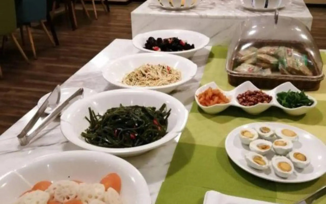 Qingfeng Bailu Hotel (Zhengzhou Erqi Wanda Plaza)