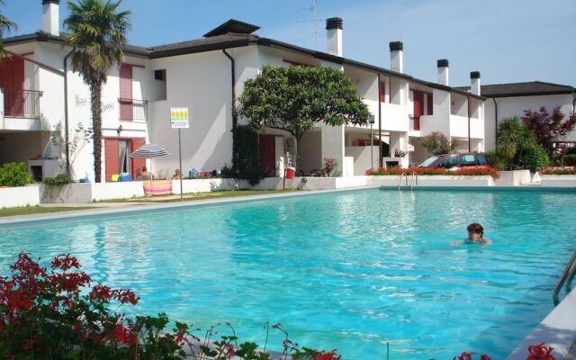 Villa in Front of the Pedestrian Area With Pool