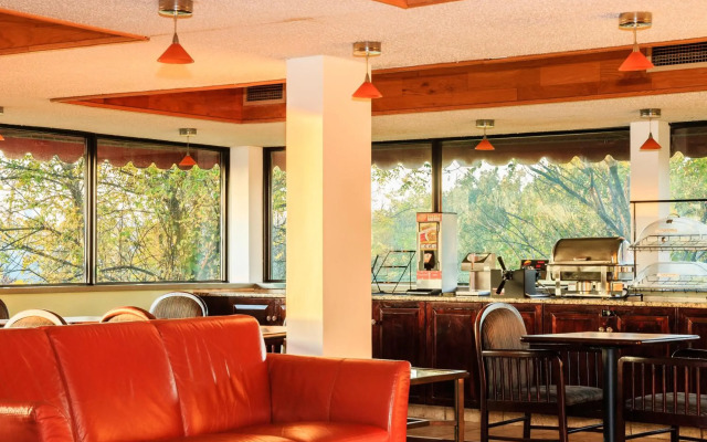 The View Inn & Suites