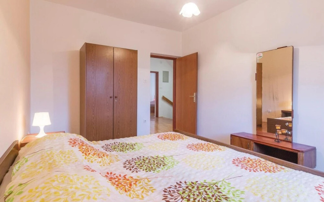 Awesome Home in Fazana With Wifi and 4 Bedrooms