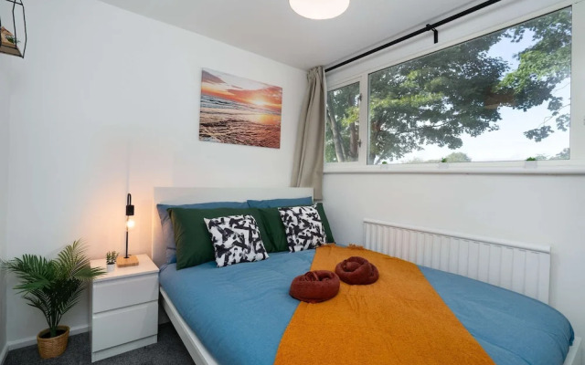 Spacious - 3 Bed - Free Parking