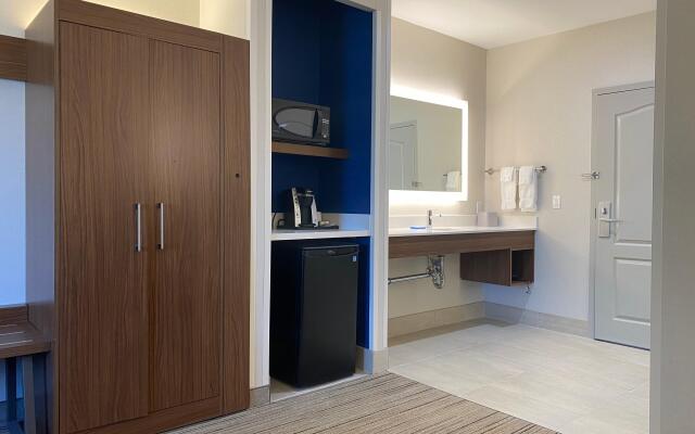 Holiday Inn Express & Suites Mountain View Silicon Valley by IHG