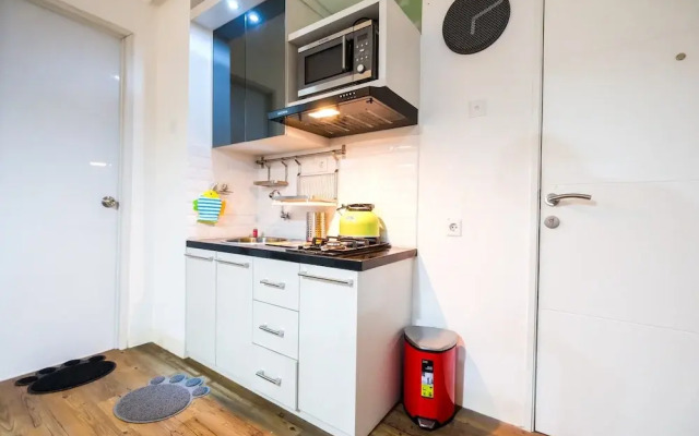 Modern And Comfy 3BR Bassura City Apartment