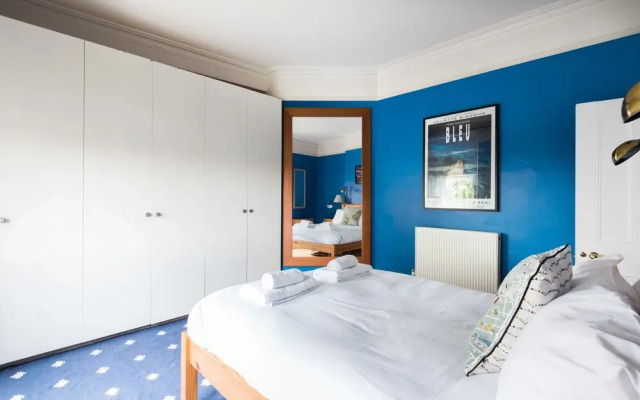 Remarkable Richmond Home By The Tube Station