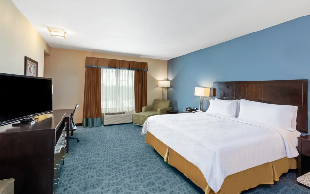 Holiday Inn Express & Suites Floresville by IHG