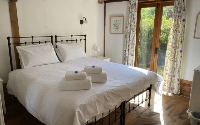 Brundish, Suffolk Barn, 2 Bed Idyllic 6 Acres