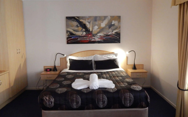 Cotswold Motor Inn