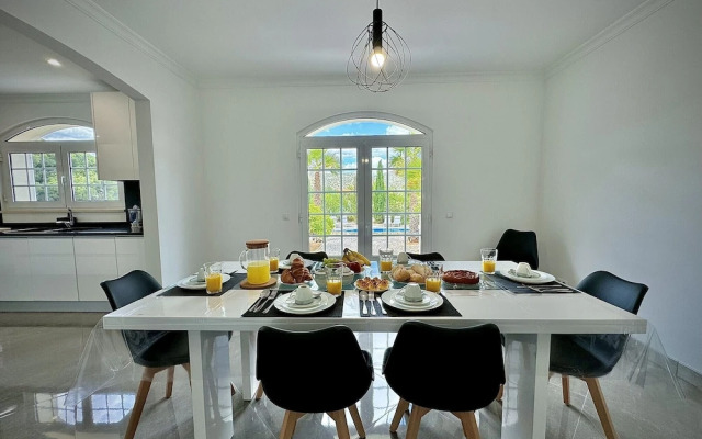 Quarteira Premium Villa by Homing