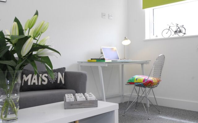Fox House, Studio Apartments