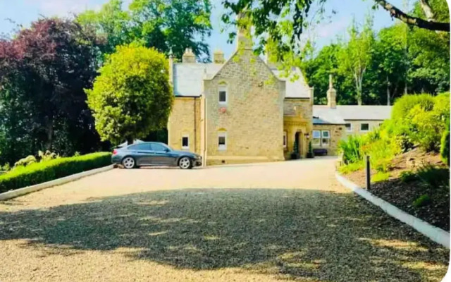 Lodge - Sleeps 18, pet Friendly & Free Parking