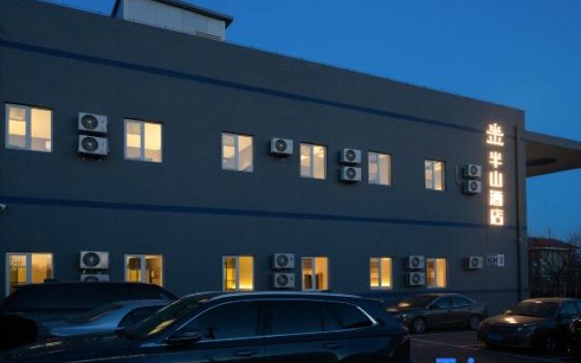 Banshan Hotel (Huairou Yanqi Lake Station Branch)