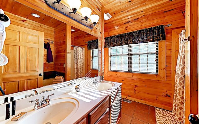 1268 Sevierville - 4 Br Cabin